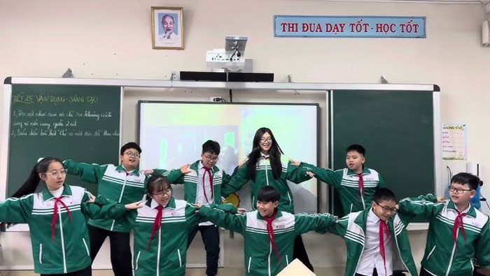 Học sinh thể hiện bản thân